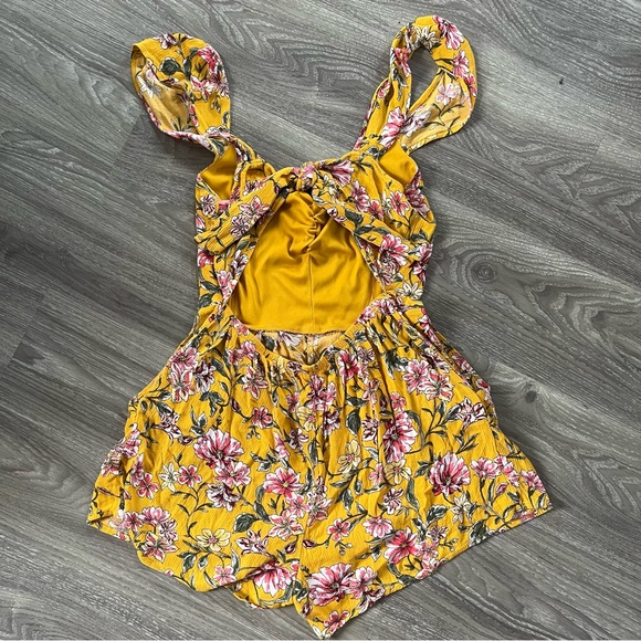 Xhiliration Floral Romper - M - Picture 3 of 5
